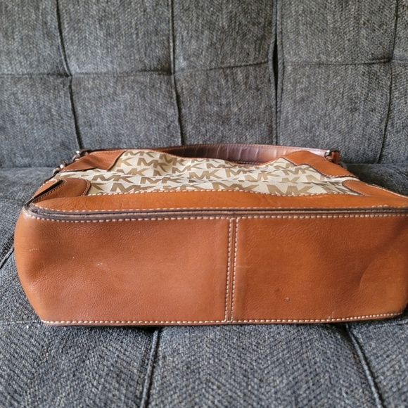 Michael Kors Brookville Tote - Picture 2 of 16